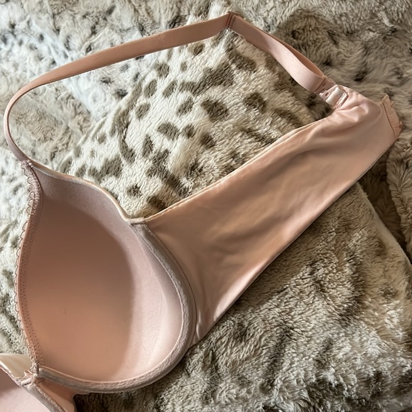 Victoria's Secret Women'sBody by Victoria Full Coverage Lightly Lined T-ShirtBra - Picture 4 of 8